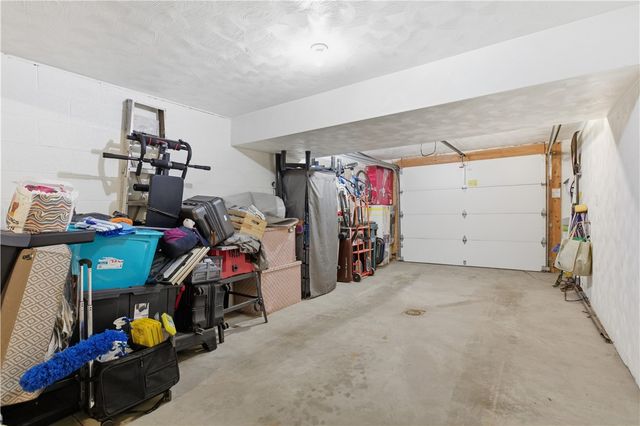 110 Longvue Dr, White Oak, PA 15131