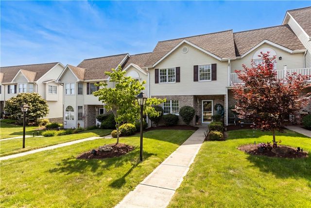 110 Longvue Dr, White Oak, PA 15131