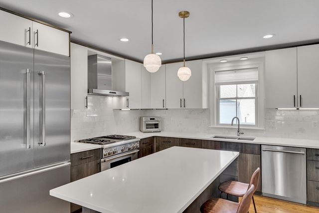 405 Parker St 405, Newton, MA 02459