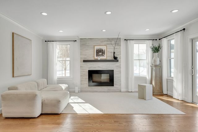 405 Parker St 405, Newton, MA 02459