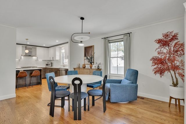 405 Parker St 405, Newton, MA 02459