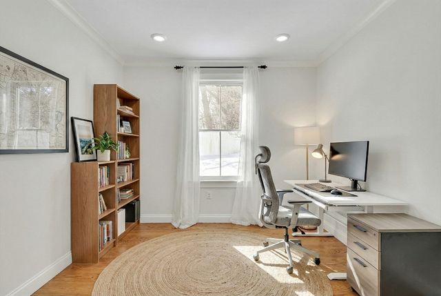 405 Parker St 405, Newton, MA 02459