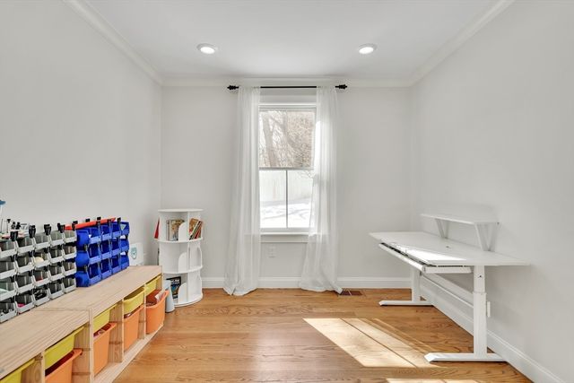 405 Parker St 405, Newton, MA 02459