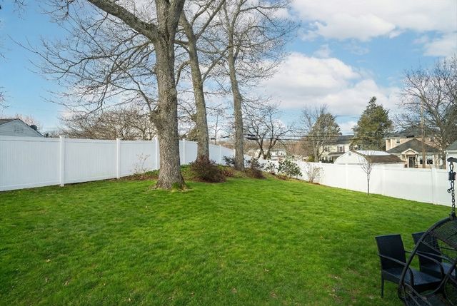 405 Parker St 405, Newton, MA 02459