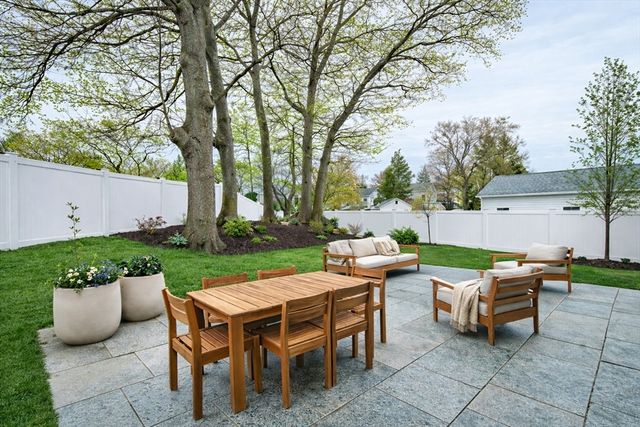 405 Parker St 405, Newton, MA 02459