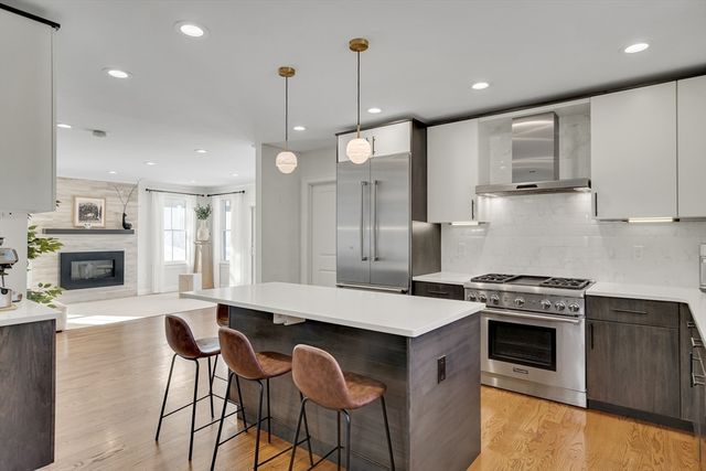 405 Parker St 405, Newton, MA 02459