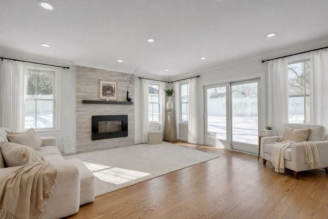 405 Parker St 405, Newton, MA 02459