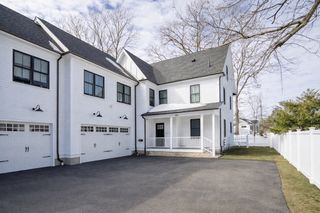 405 Parker St 405, Newton, MA 02459