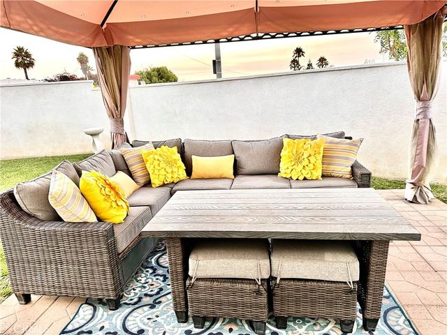 4235 Calle Del Vista, Oceanside, CA 92057