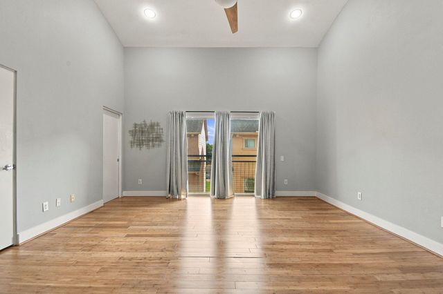 6014 Fairdale Lane C, Houston, TX 77057
