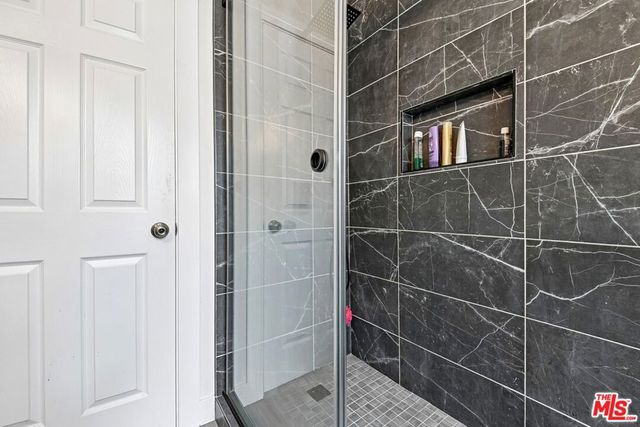 4806 7th Avenue, Los Angeles, CA 90043