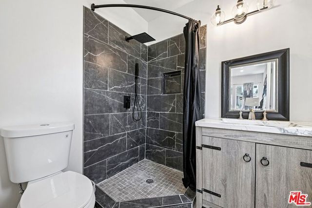 4806 7th Avenue, Los Angeles, CA 90043