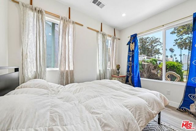4806 7th Avenue, Los Angeles, CA 90043