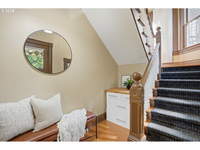1512 Sw 18TH Ave, Portland, OR 97201