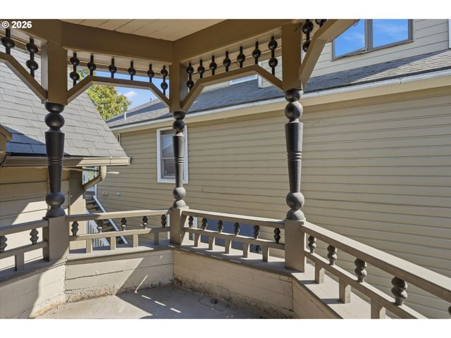 1512 Sw 18TH Ave, Portland, OR 97201