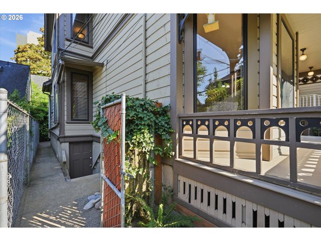 1512 Sw 18TH Ave, Portland, OR 97201