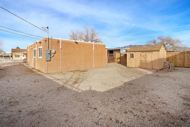 8008 San Joaquin Avenue SE, Albuquerque, NM 87108