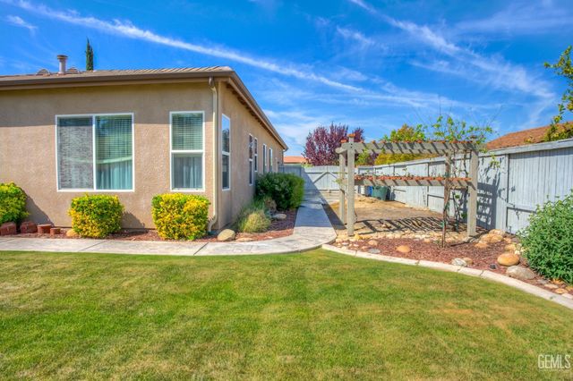 6605 Montagna Drive, Bakersfield, CA 93306