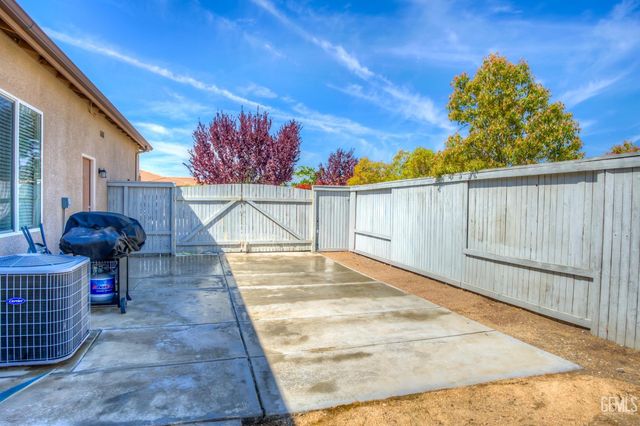 6605 Montagna Drive, Bakersfield, CA 93306