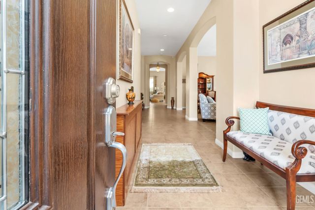 6605 Montagna Drive, Bakersfield, CA 93306