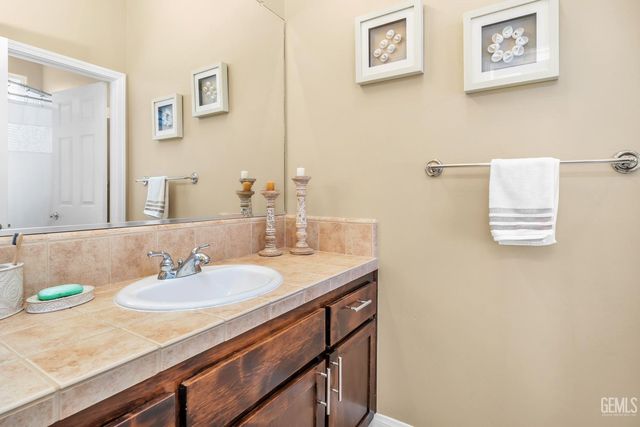 6605 Montagna Drive, Bakersfield, CA 93306