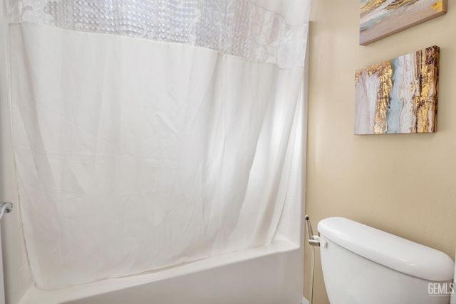 6605 Montagna Drive, Bakersfield, CA 93306