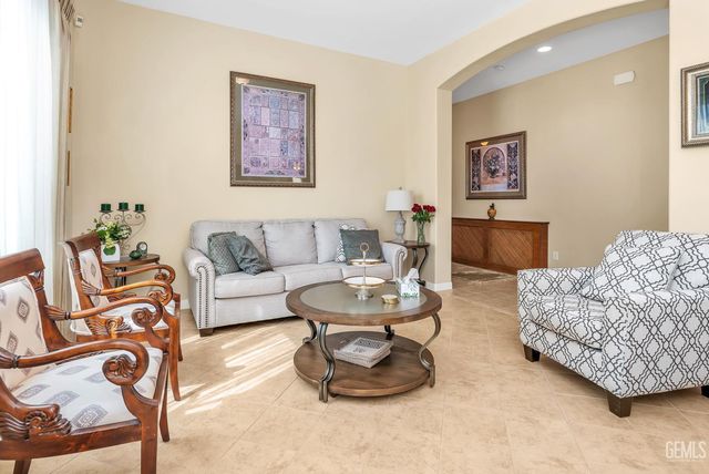 6605 Montagna Drive, Bakersfield, CA 93306