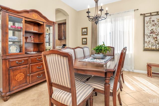 6605 Montagna Drive, Bakersfield, CA 93306