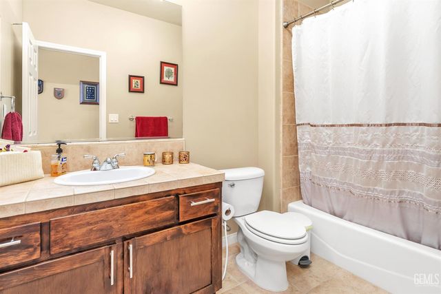 6605 Montagna Drive, Bakersfield, CA 93306