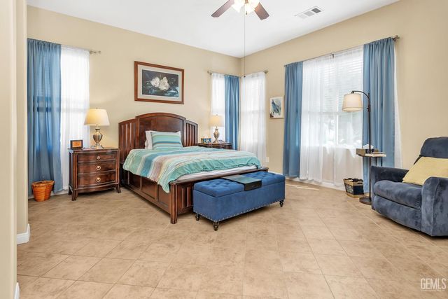 6605 Montagna Drive, Bakersfield, CA 93306