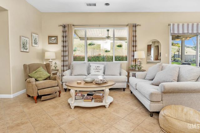 6605 Montagna Drive, Bakersfield, CA 93306