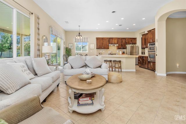 6605 Montagna Drive, Bakersfield, CA 93306