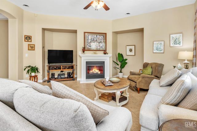 6605 Montagna Drive, Bakersfield, CA 93306