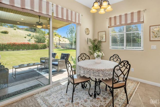 6605 Montagna Drive, Bakersfield, CA 93306