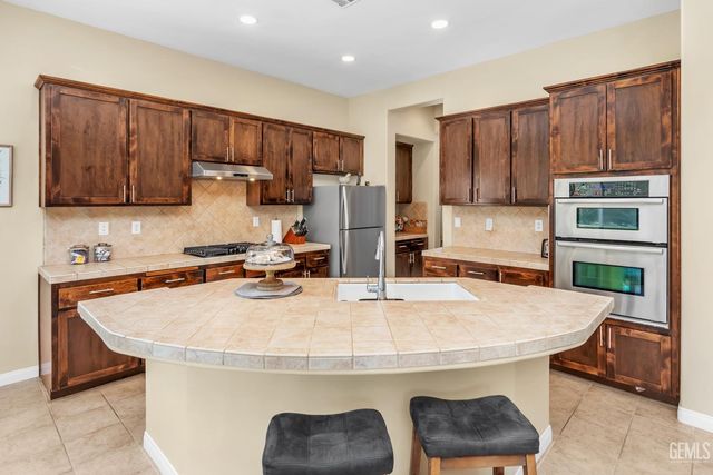 6605 Montagna Drive, Bakersfield, CA 93306