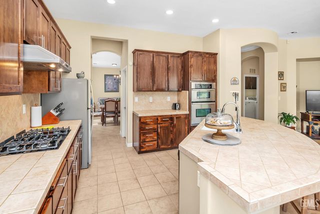 6605 Montagna Drive, Bakersfield, CA 93306