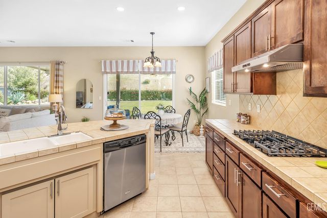 6605 Montagna Drive, Bakersfield, CA 93306