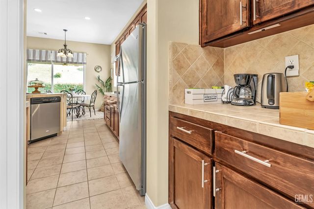 6605 Montagna Drive, Bakersfield, CA 93306