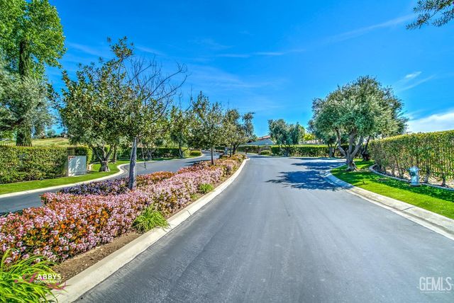 6605 Montagna Drive, Bakersfield, CA 93306