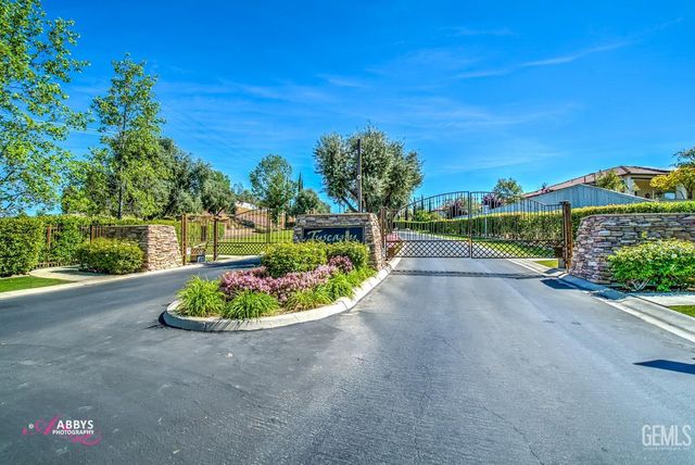 6605 Montagna Drive, Bakersfield, CA 93306