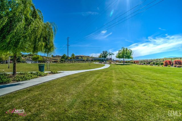 6605 Montagna Drive, Bakersfield, CA 93306