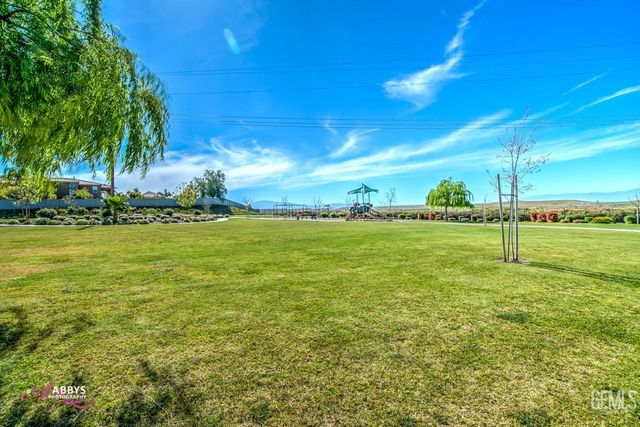 6605 Montagna Drive, Bakersfield, CA 93306