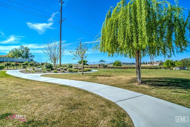 6605 Montagna Drive, Bakersfield, CA 93306