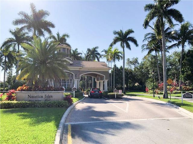 5463 Queenship Court, Greenacres, FL 33463