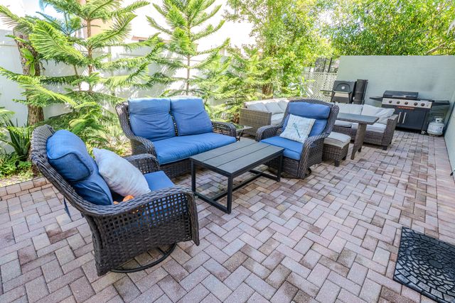 5463 Queenship Court, Greenacres, FL 33463