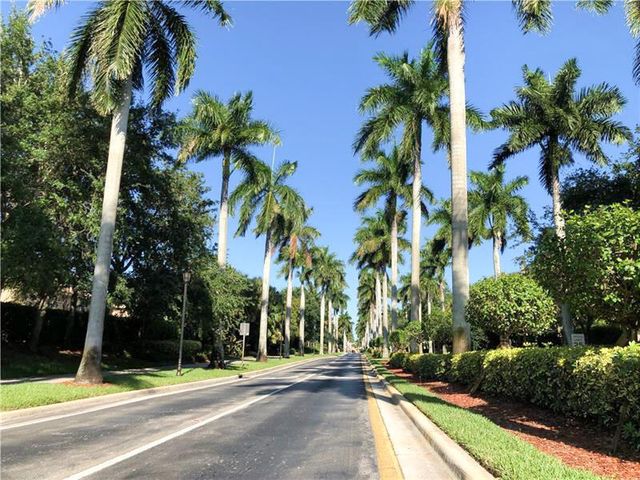 5463 Queenship Court, Greenacres, FL 33463