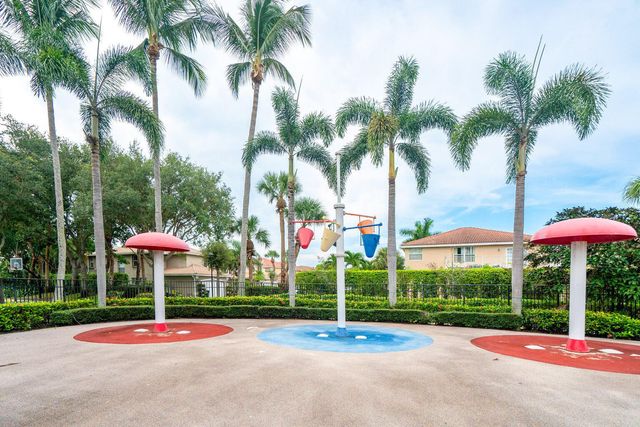 5463 Queenship Court, Greenacres, FL 33463