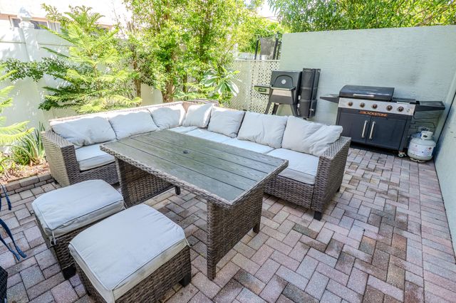 5463 Queenship Court, Greenacres, FL 33463