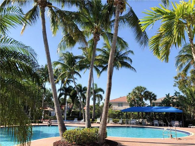 5463 Queenship Court, Greenacres, FL 33463