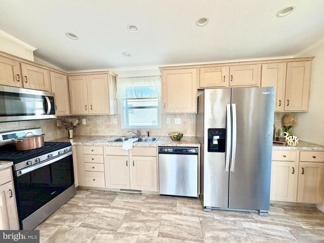 201 JOHNSON DR, Fairless Hills, PA 19030